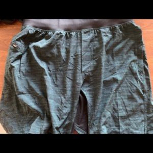 Lululemon “The Short” 7” L